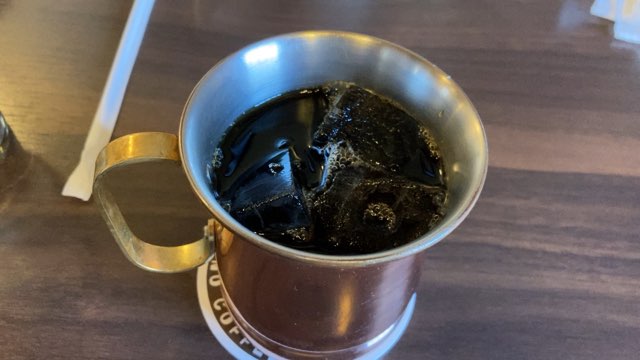 銅製マグカップでアイスコーヒーはおいしい